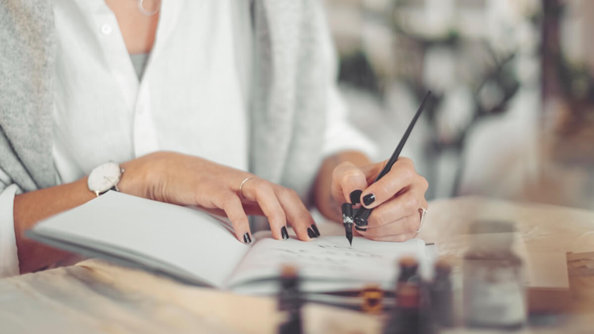 Unconventional Elegance: Left-Handed Calligraphy